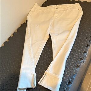 White House Black Market Cream Ankle Jeans